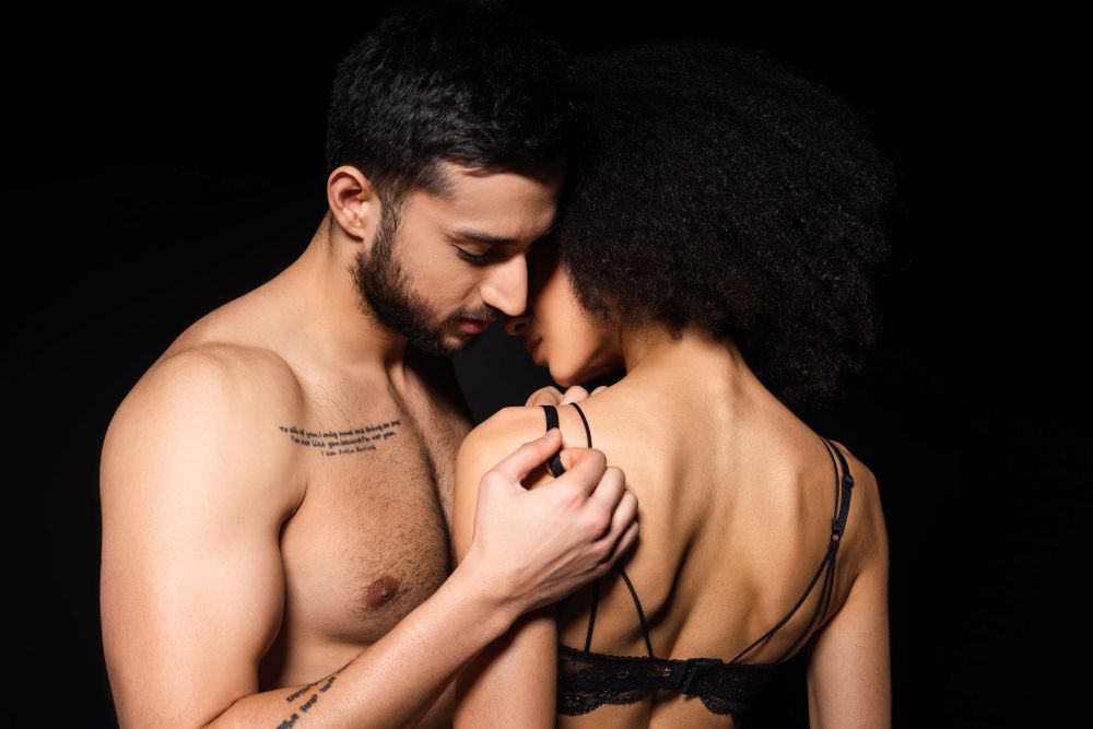 Sexting z klasą – jak flirtować i podniecać przez słowa